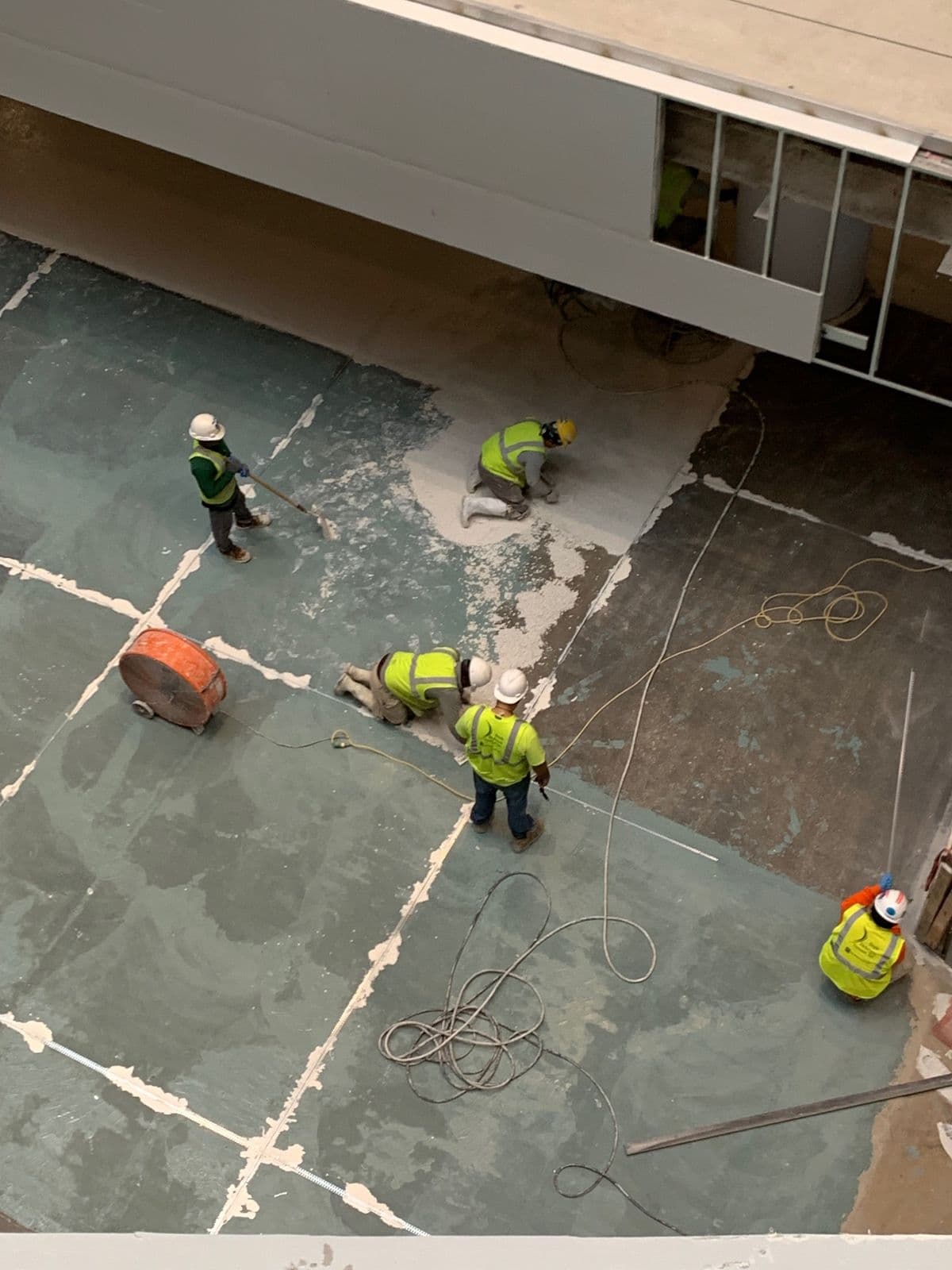 Équipe au travail sur un chantier de grande envergure