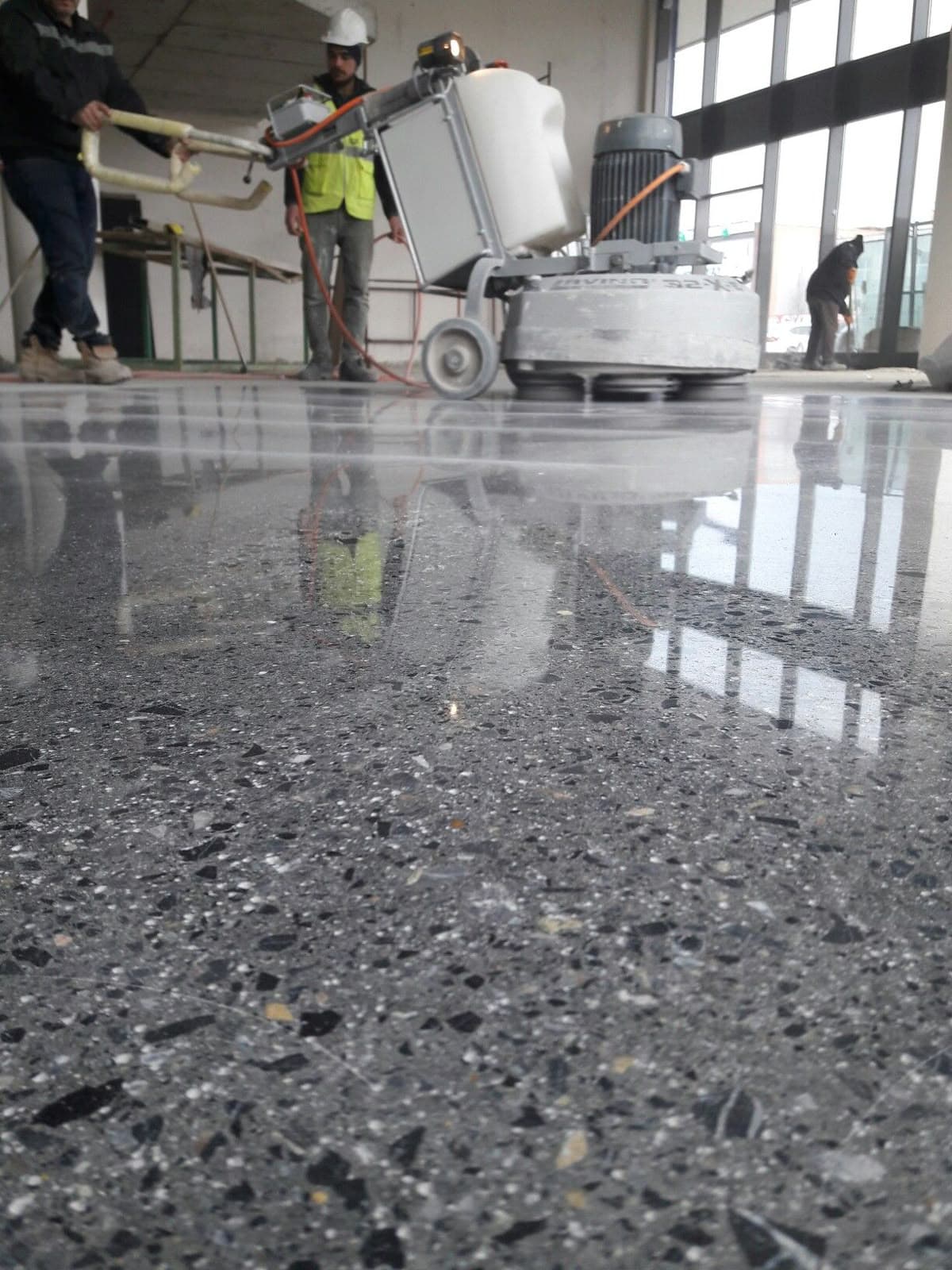Sol terrazzo poli résistant au passage
